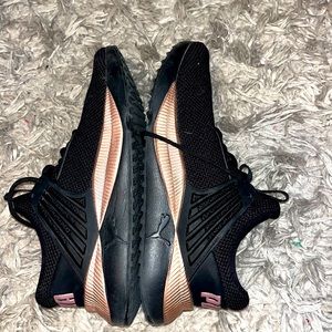 Size 9 pumas They are too big for me.